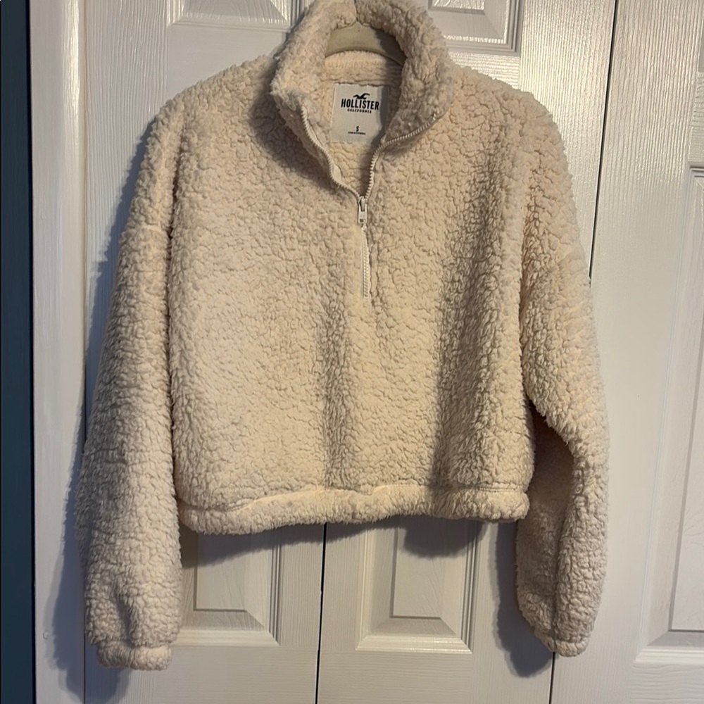 Hollister Women's Cream Sherpa Sweater with zipper size small NWOT